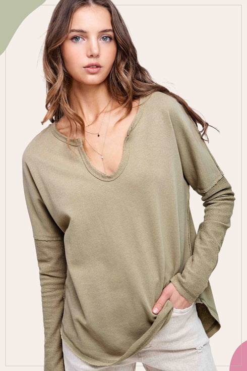TEXTURED U-NECK TOP